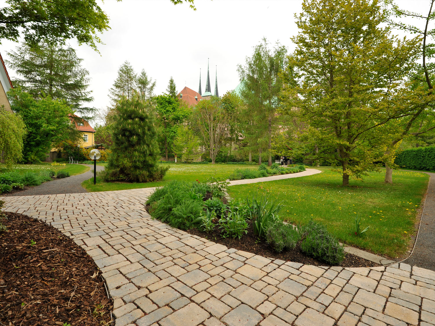 Galabau Erfurt, Gartenlandschaftsbau, Gartenbau
Galabau Erfurt, Garten- und Landschaftsbau Erfurt, 
Landschaftsbau Erfurt, Grünpflege Erfurt, Landschaftspflege
Pflasterarbeiten Erfurt, Gehölzschnitt Erfurt, Baumpflege Erfurt
