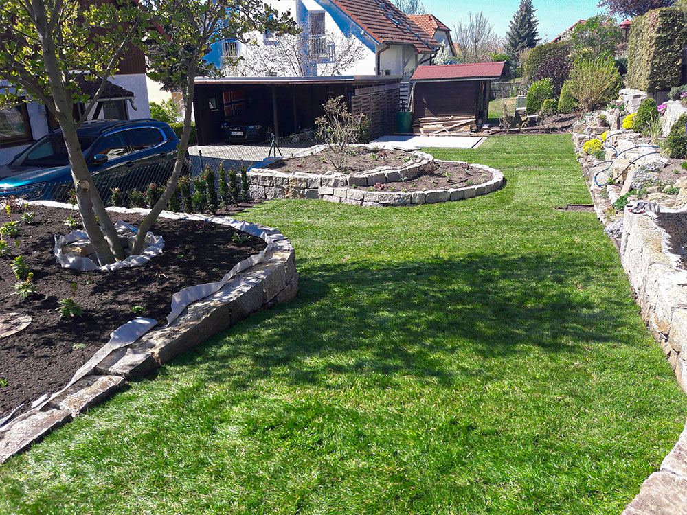 Gartenbau Erfurt, Galabau Erfurt, Garten- und Landschaftsbau, Außenanlage, Grünpflege, Rasen, Wohngrün, Baumpflege, Pflasterarbeiten, Stützmauer 